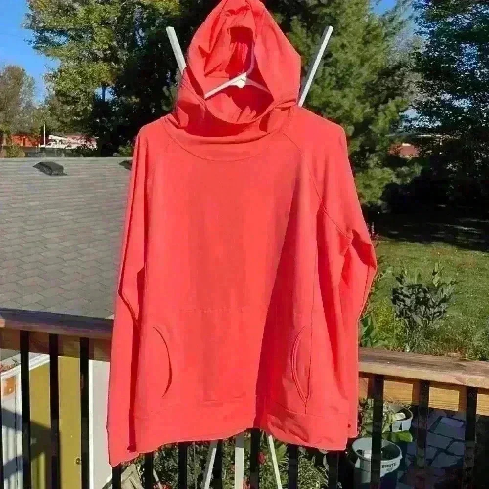 Lands End women’s active wear large pullover with cowl neck hooded pouch pocket